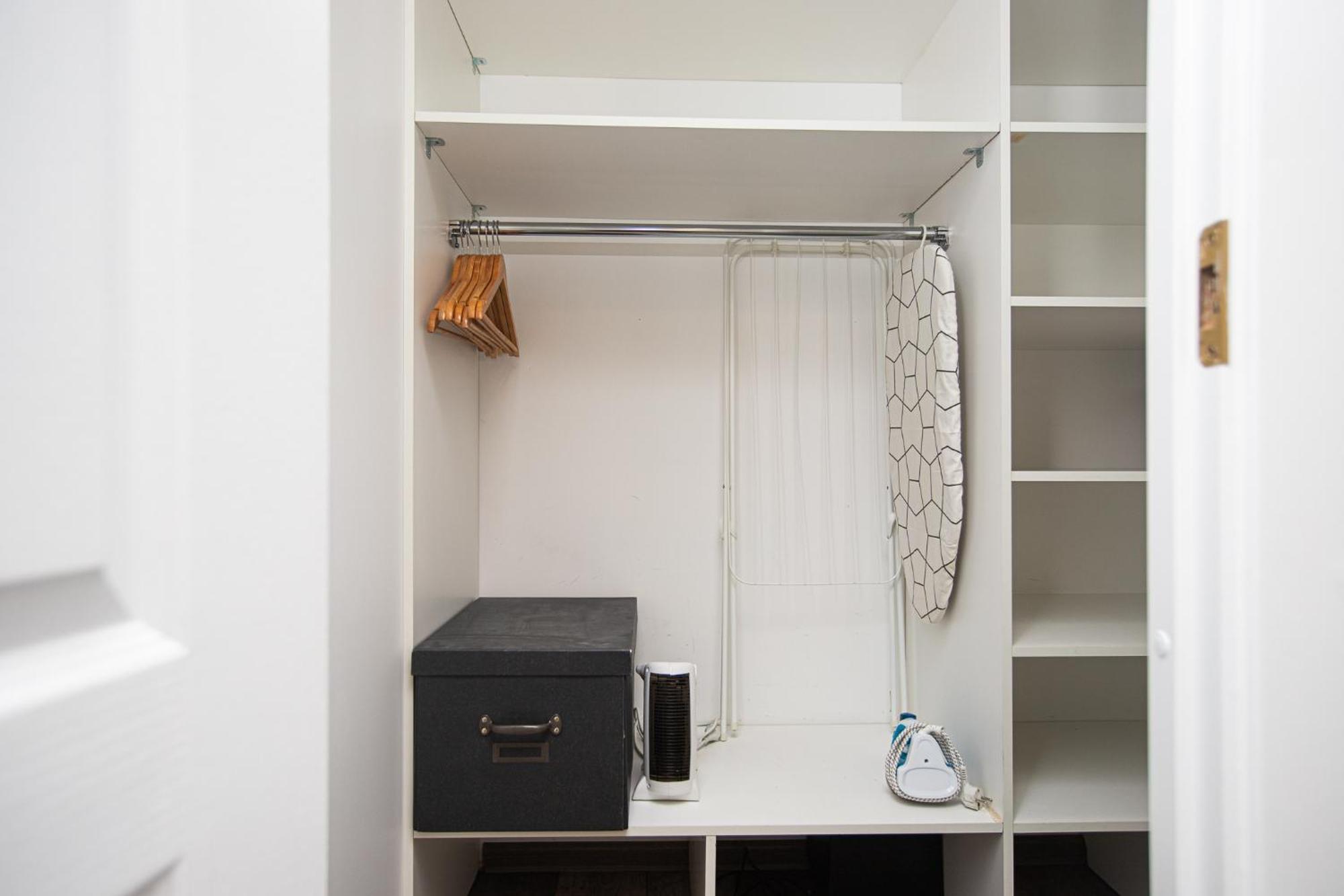 Appartement By The Andrejsala Area With Free Parking And Reach The Old Town In 15 Min Walk Riga